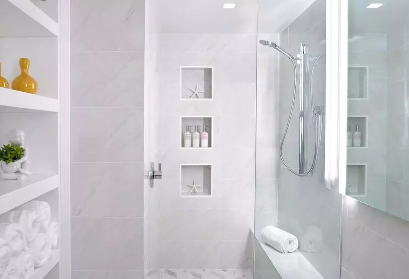 سوئیت با بالکن, The Betsy Hotel, South Beach