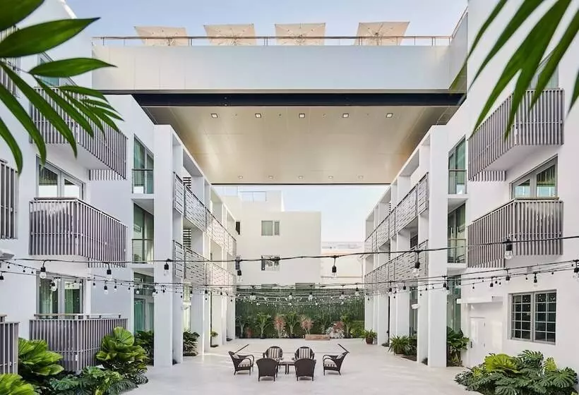 سوئیت با بالکن, The Betsy Hotel, South Beach