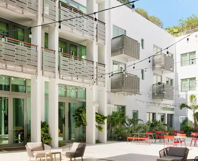 سوئیت با بالکن, The Betsy Hotel, South Beach