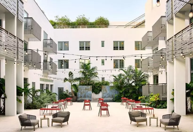 سوئیت با بالکن, The Betsy Hotel, South Beach