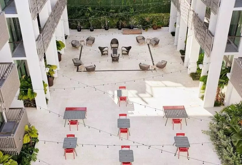 سوئیت با بالکن, The Betsy Hotel, South Beach