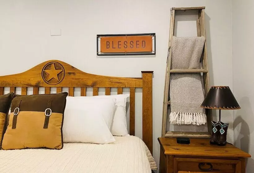 استودیوی لوکس, The Big Texan Motel