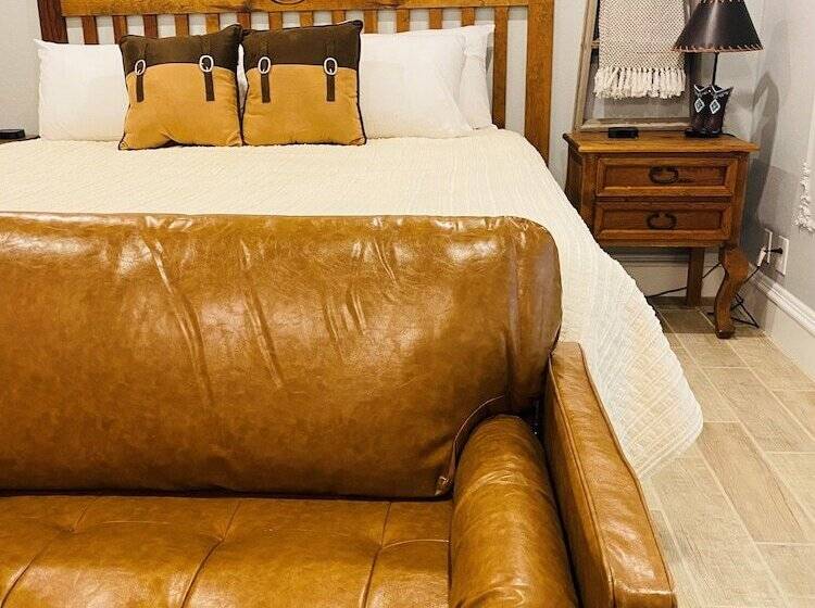 Студия Deluxe, The Big Texan Motel