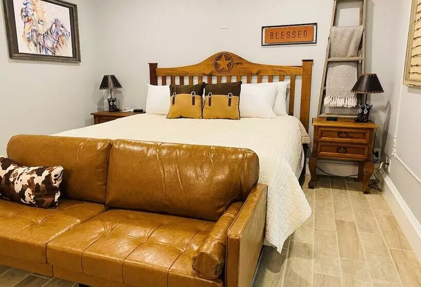 استودیوی لوکس, The Big Texan Motel