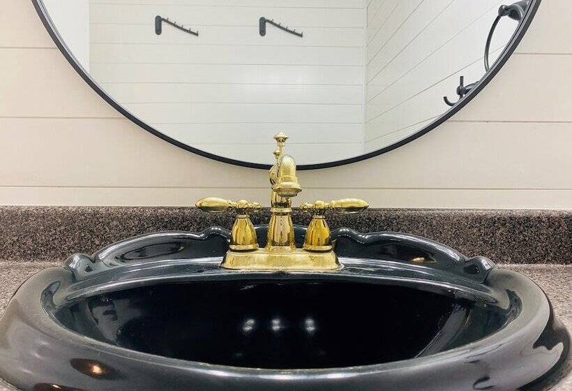 Студия Deluxe, The Big Texan Motel