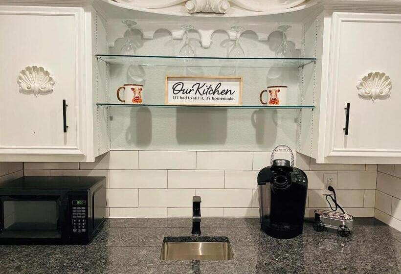 Студия Deluxe, The Big Texan Motel