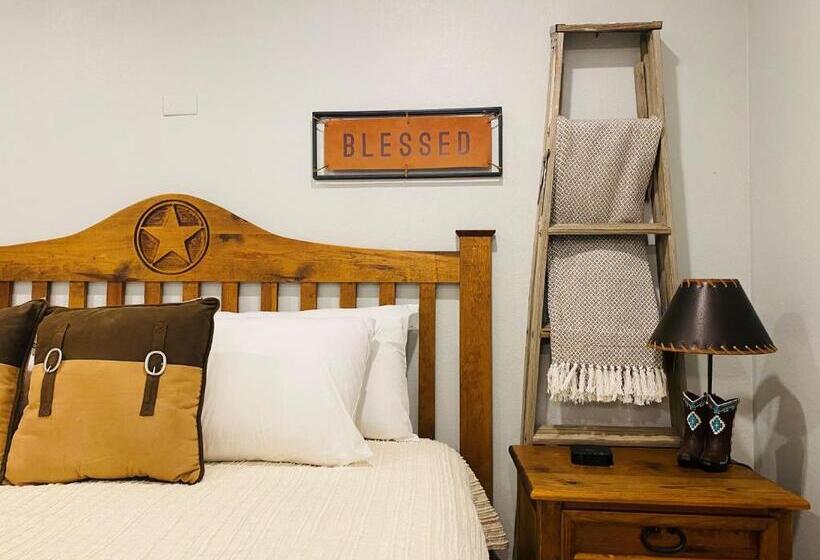 Студия Deluxe, The Big Texan Motel