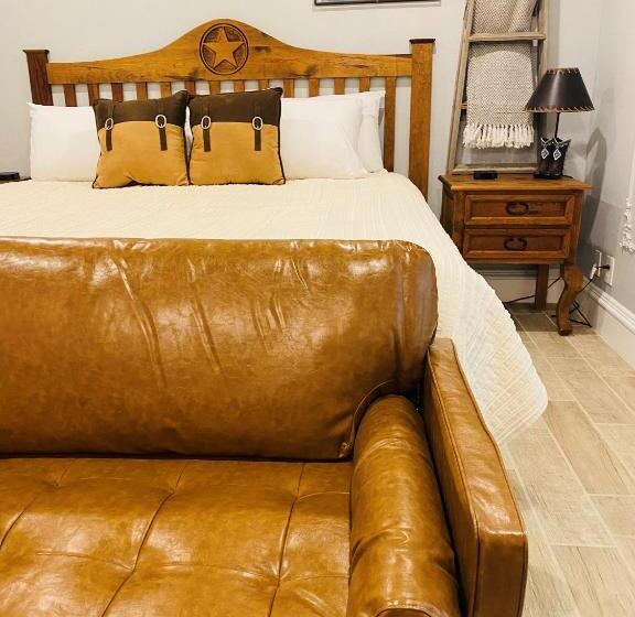 Студия Deluxe, The Big Texan Motel