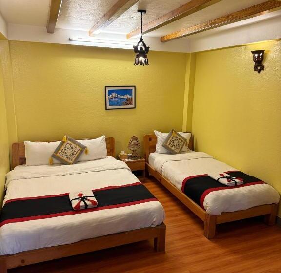 اتاق لوکس سه تخته, Peace And Joy Guest House