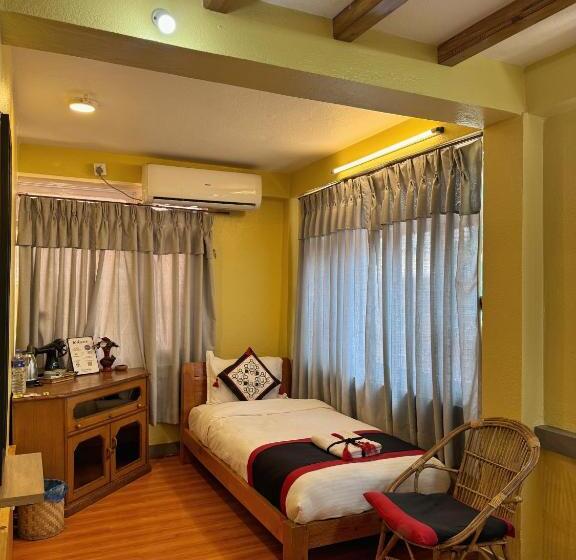 اتاق لوکس سه تخته, Peace And Joy Guest House