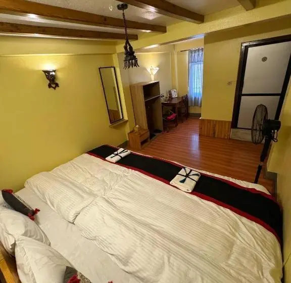 اتاق استاندارد چهار تخته, Peace And Joy Guest House