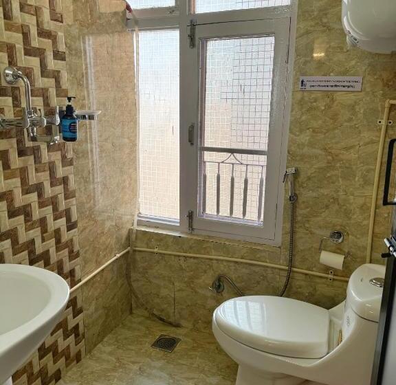 اتاق استاندارد سه نفره, Peace And Joy Guest House