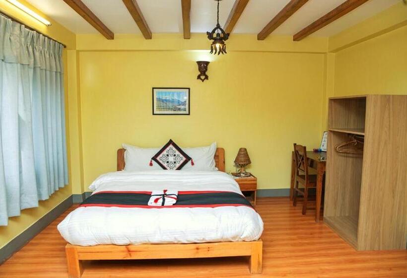 اتاق لوکس سه تخته, Peace And Joy Guest House