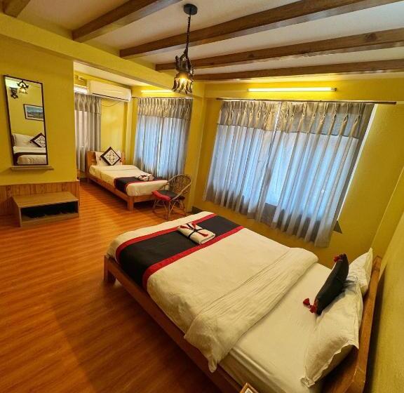 اتاق لوکس سه تخته, Peace And Joy Guest House