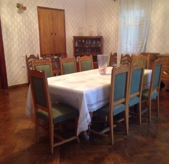 آپارتمان 1 خوابه, Stone House