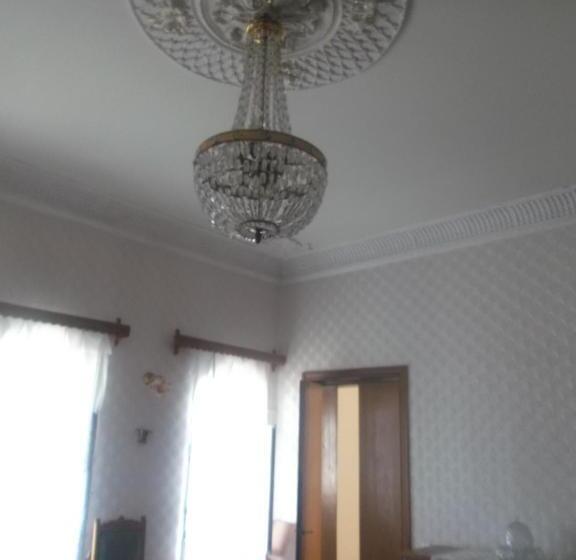 آپارتمان 1 خوابه, Stone House