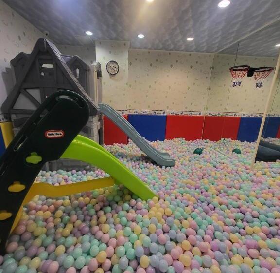 اتاق استاندارد با چشم‌انداز باغ, Joy Garden