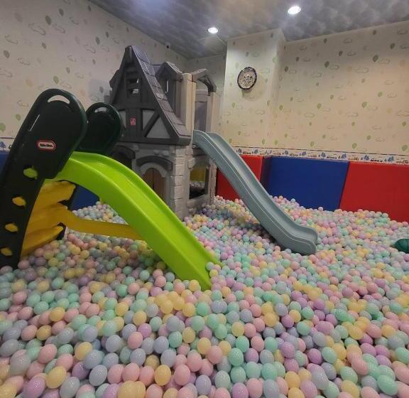 اتاق لوکس, Joy Garden