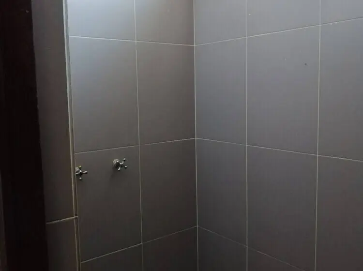 اتاق چهار تخته با دستشویی مشترک, Casa Treveris   Non Profit Hostel