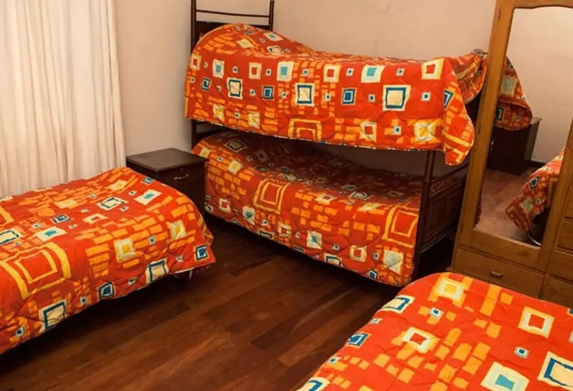 اتاق چهار تخته با دستشویی مشترک, Casa Treveris   Non Profit Hostel