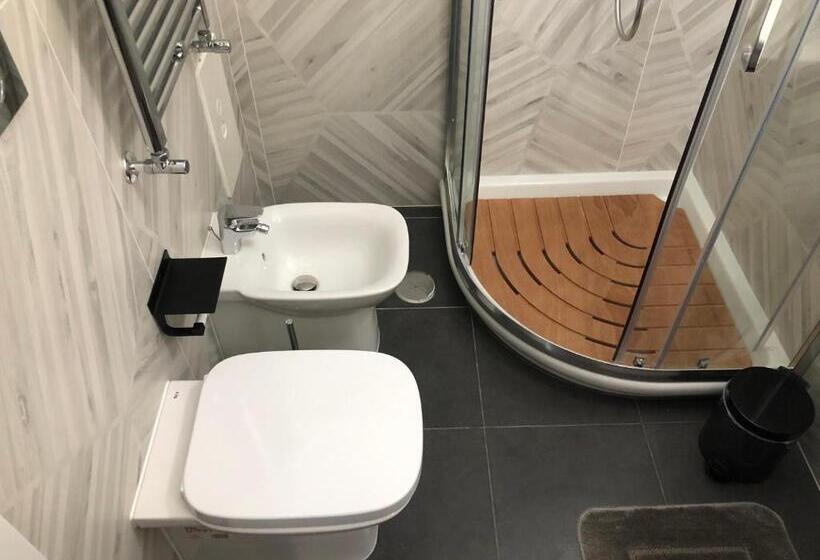 Deluxe Room King Size Bed, Pinotto Bnb