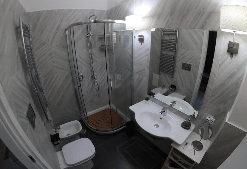 Deluxe Room King Size Bed, Pinotto Bnb