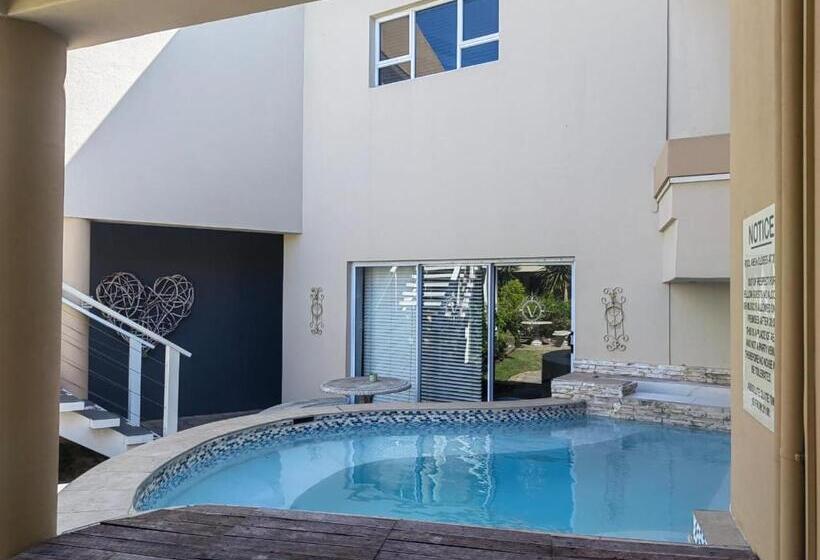 חדר דלוקס, @47 Galpin