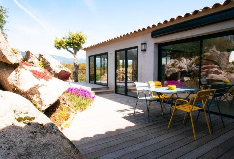 Люкс с Бассейном, A Camerina