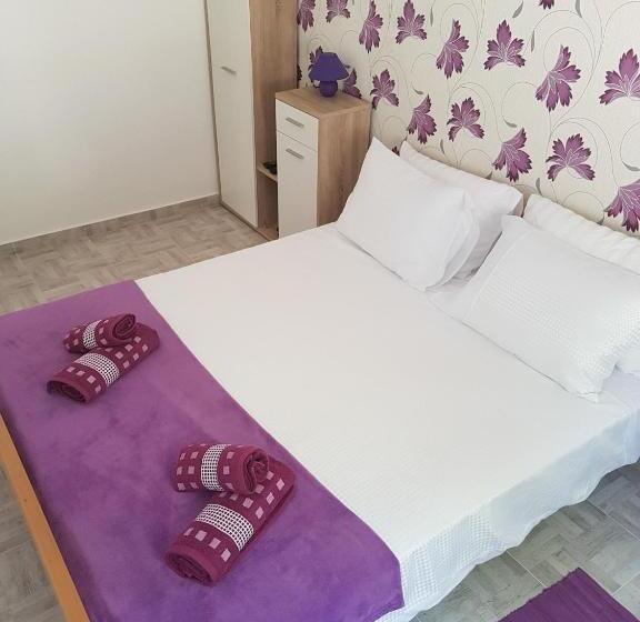 آپارتمان 2 خوابه, Bestie House