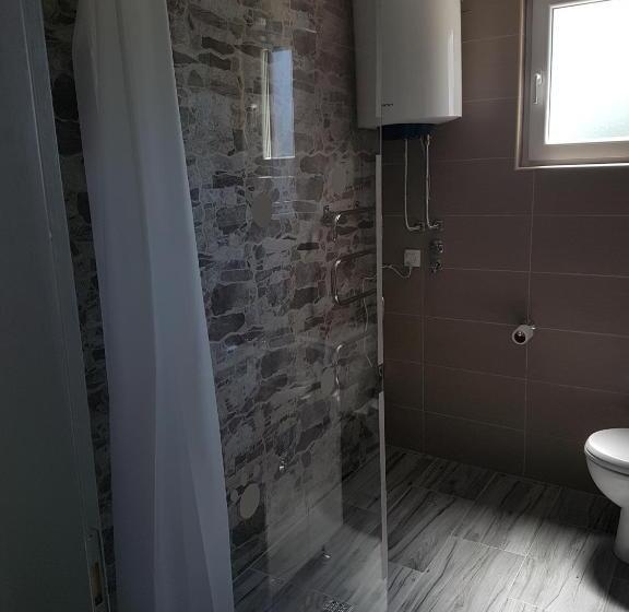 آپارتمان 2 خوابه, Bestie House