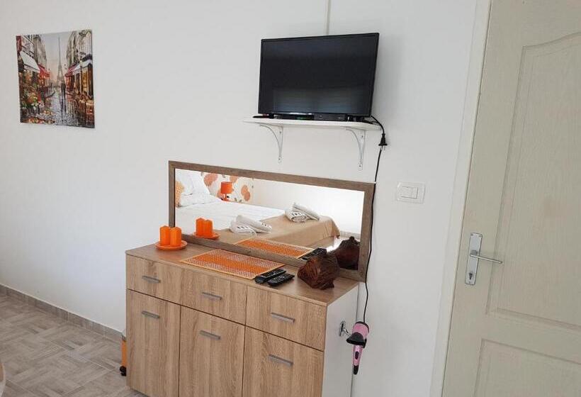 آپارتمان 2 خوابه, Bestie House
