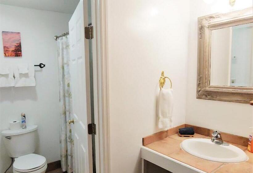 חדר סטנדרט, Mckinley Edwards Inn