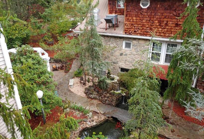 חדר סטנדרט עם מרפסת, Mckinley Edwards Inn