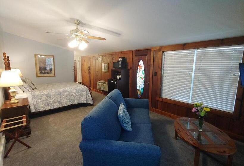 חדר סטנדרט עם מרפסת, Mckinley Edwards Inn