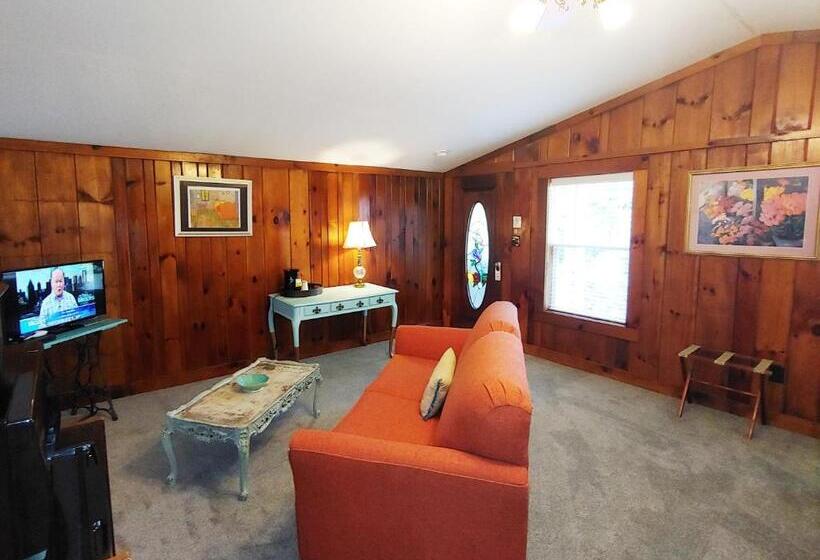 חדר סטנדרט עם מיטת קינג, Mckinley Edwards Inn