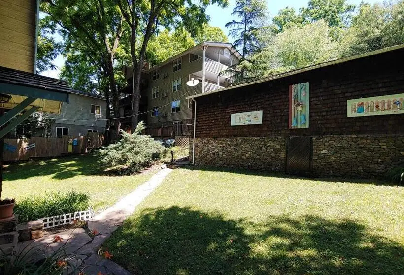 キャビン, Mckinley Edwards Inn