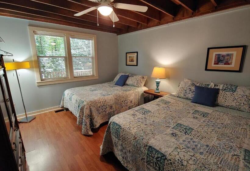 בקתה, Mckinley Edwards Inn