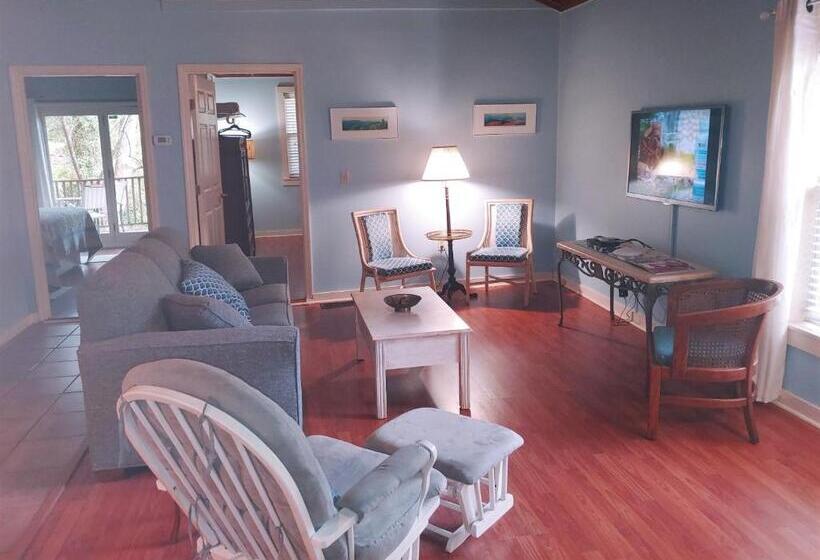 בקתה, Mckinley Edwards Inn