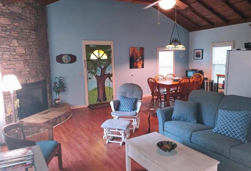 בקתה, Mckinley Edwards Inn