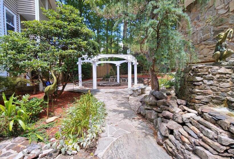 חדר דחוקס עם מיטת קינג, Mckinley Edwards Inn