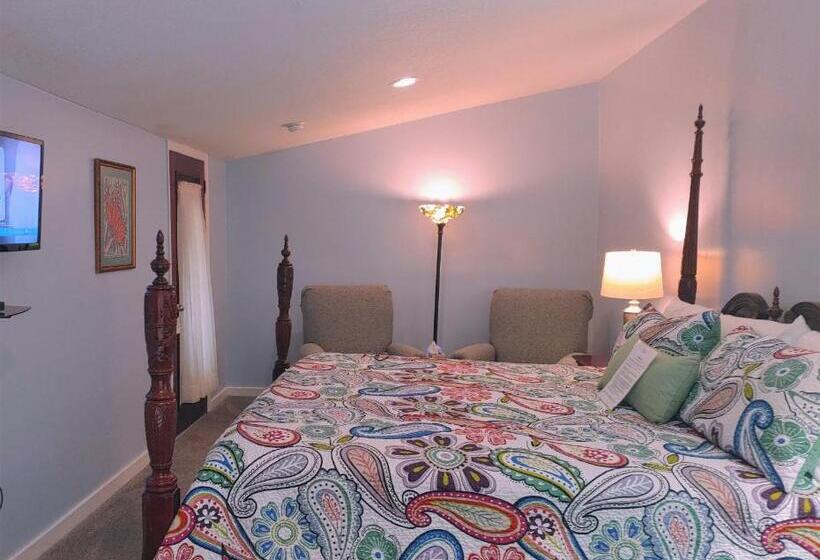 חדר דחוקס עם מיטת קינג, Mckinley Edwards Inn