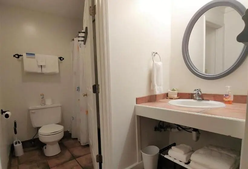 デラックスルーム, Mckinley Edwards Inn