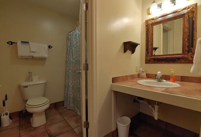 חדר דלוקס, Mckinley Edwards Inn