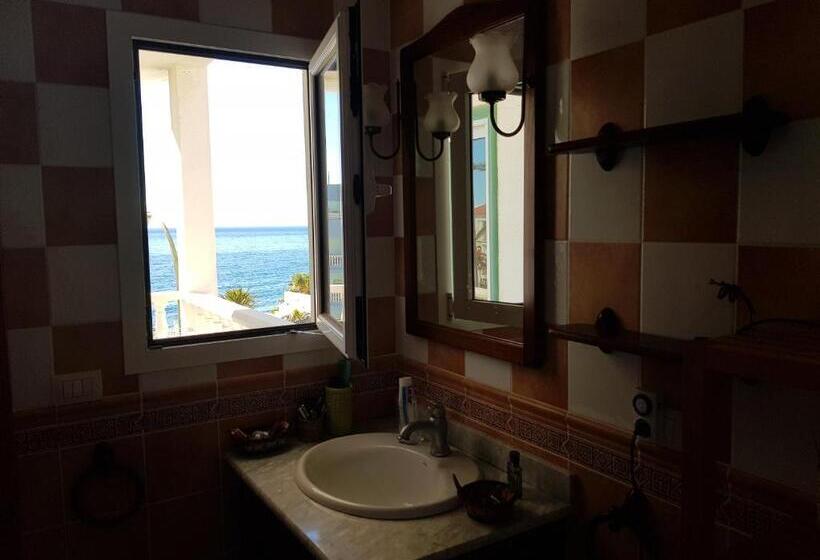 اتاق استاندارد, The Magic Dragonfly!