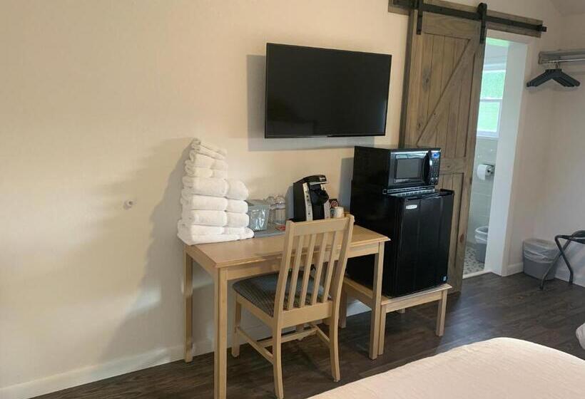 غرفة قياسية رباعية, Cape Motel