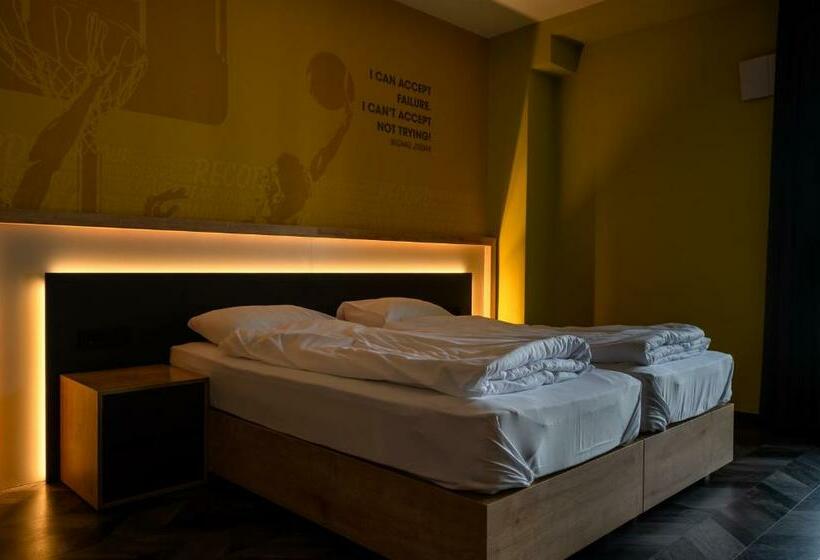 غرفة قياسية, House Of Records