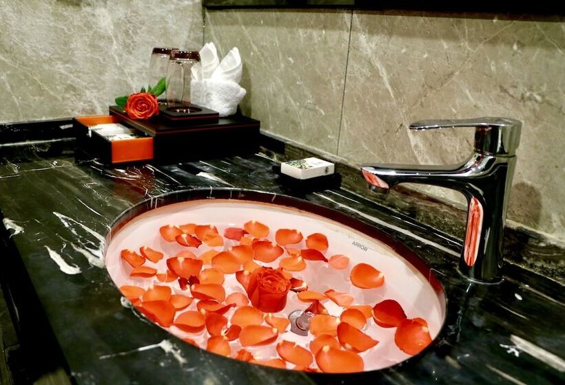 豪华房间, Le Chen Miiya