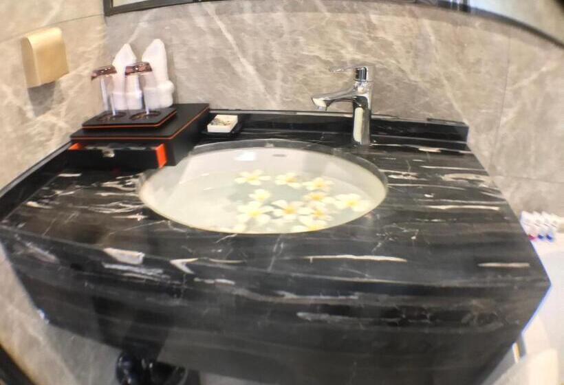 豪华房间, Le Chen Miiya