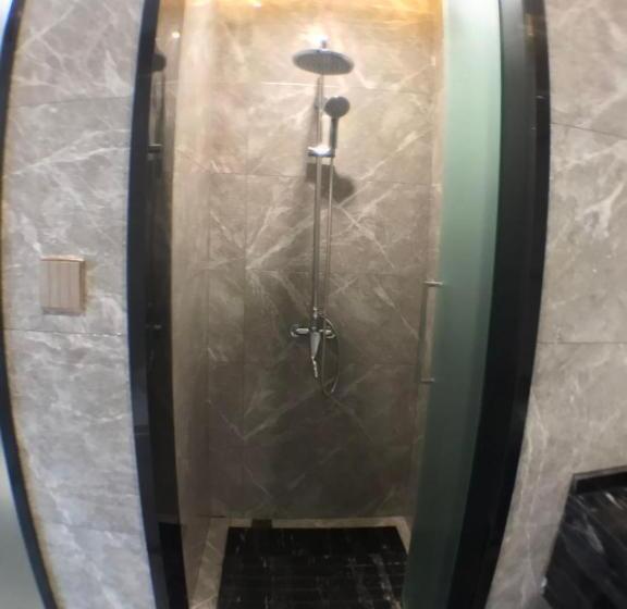 豪华房间, Le Chen Miiya