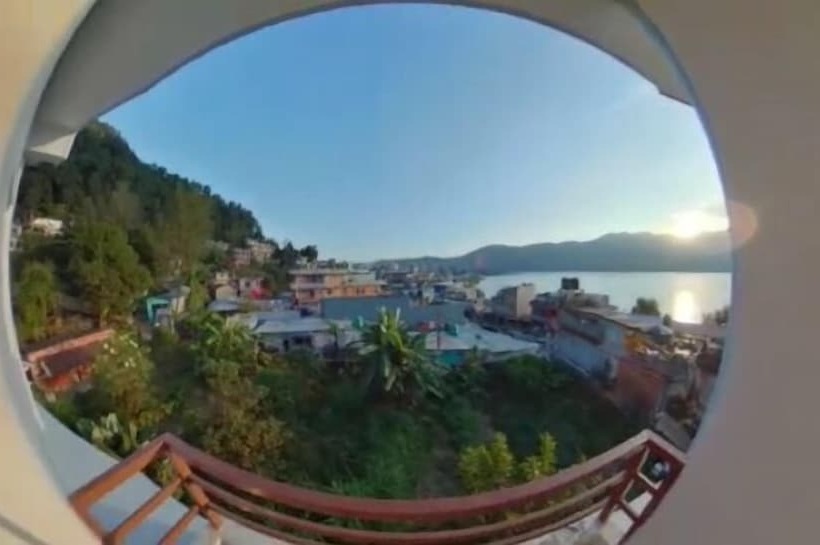 اتاق اکونومی, October Inn